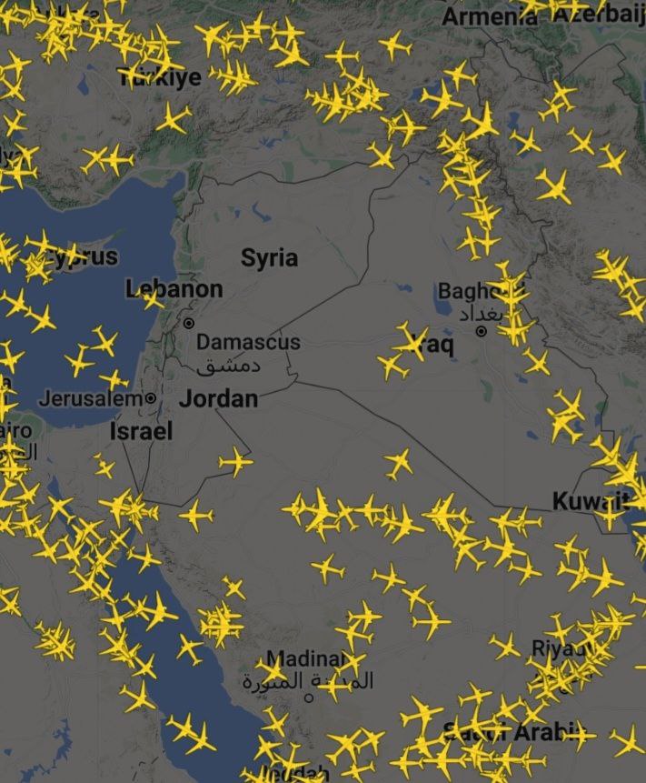 Воздушное пространство над Израилем, прямо сейчас.