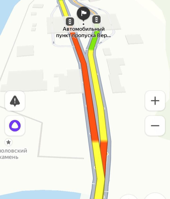 Очередь из легковых автомобилей и большегрузов образовалась из Грузии в Россию на МАПП "Верхний Ларс".